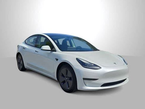 Used 2023 Tesla Model 3 Standard Range image 2