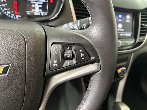 Used 2022 Chevrolet Trax LT w/ LT Convenience Package image 16