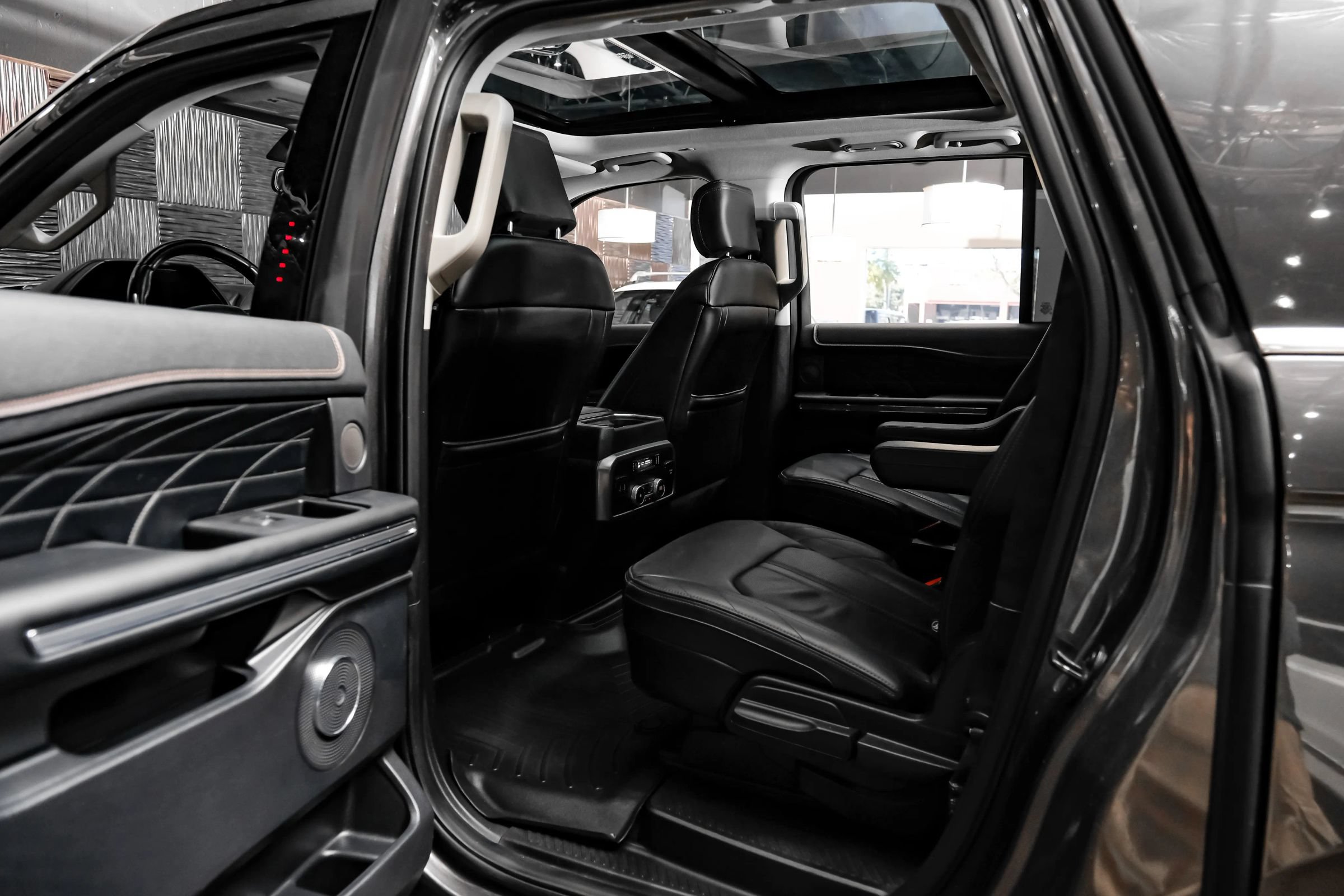 Used 2019 Ford Expedition Max Platinum AWD/4WD image 44