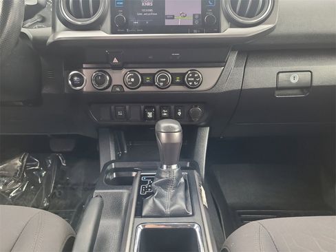 Used 2019 Toyota Tacoma TRD Sport image 11