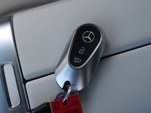 Used 2026 Mercedes-Benz GLC 300 4MATIC image 36