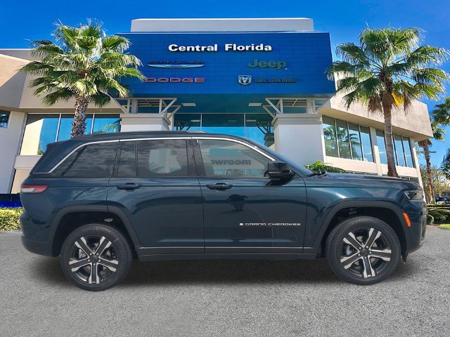 New 2027 Jeep Grand Cherokee Limited RWD image 3