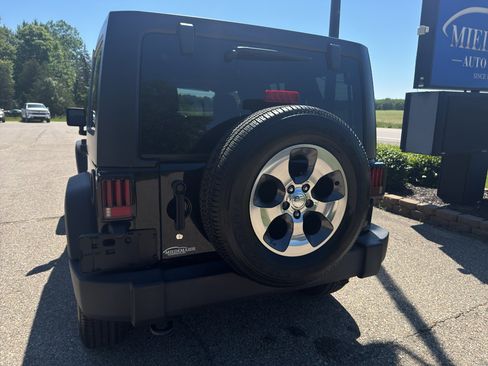 Used 2017 Jeep Wrangler Unlimited Sport w/ Quick Order Package 24S AWD/4WD image 8