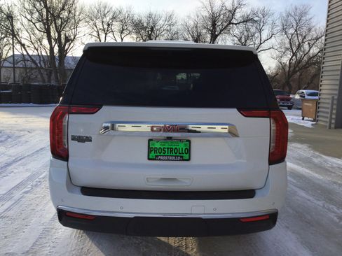 Used 2024 GMC Yukon SLT w/ SLT Luxury Package image 6