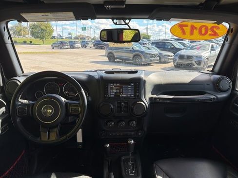 Used 2017 Jeep Wrangler Unlimited Rubicon image 10