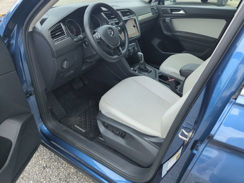 Used 2018 Volkswagen Tiguan SE w/ Panoramic Sunroof Package FWD image 11