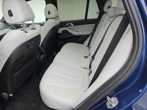 Used 2023 BMW X5 xDrive40i w/ M Sport Package image 35