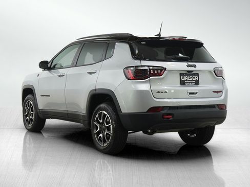 Used 2025 Jeep Compass Trailhawk AWD/4WD image 4