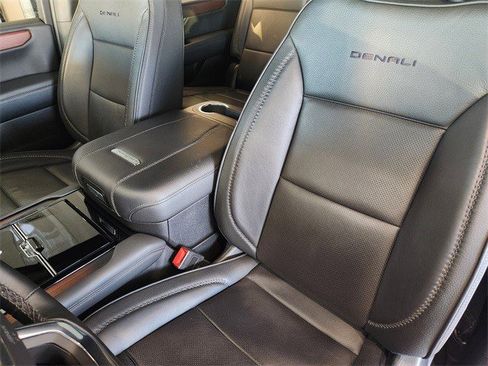 Certified 2025 GMC Yukon XL Denali image 8