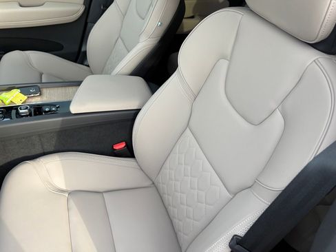 New 2026 Volvo XC60 B5 Plus w/ Protection Package Premier image 18