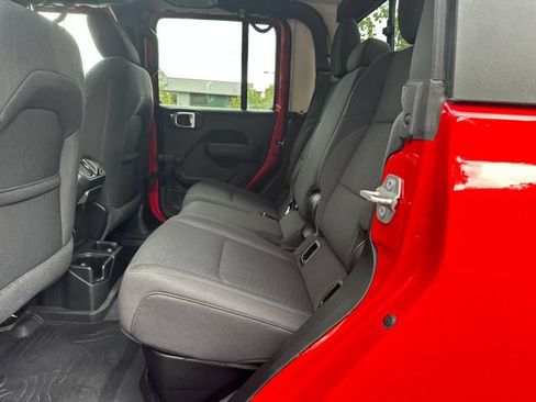 Used 2022 Jeep Gladiator Sport AWD/4WD image 18