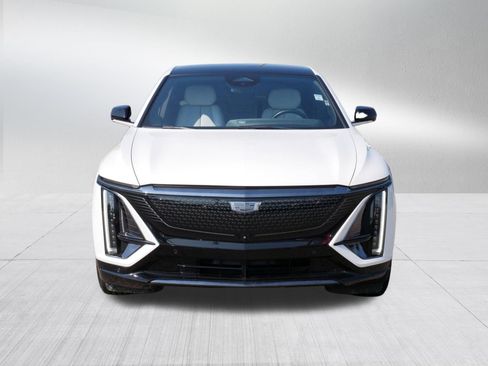 Used 2024 Cadillac Lyriq Sport RWD image 2
