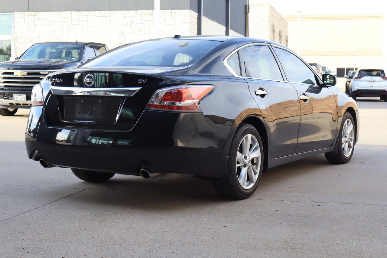 Used 2015 Nissan Altima 2.5 SV w/ Convenience Package FWD image 3
