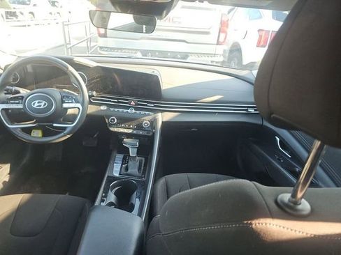 Used 2025 Hyundai Elantra SEL FWD image 4