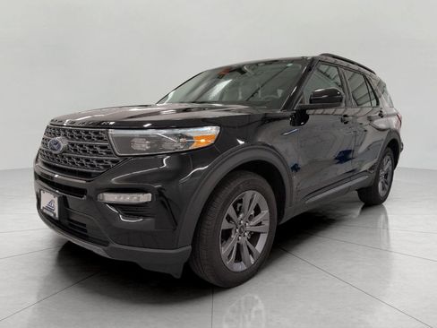 Used 2024 Ford Explorer XLT w/ Equipment Group 202A AWD/4WD image 12
