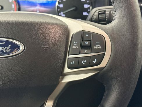 Used 2023 Ford Explorer XLT AWD/4WD image 18