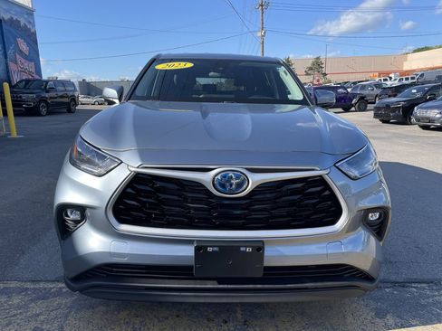 Used 2023 Toyota Highlander LE AWD/4WD image 5