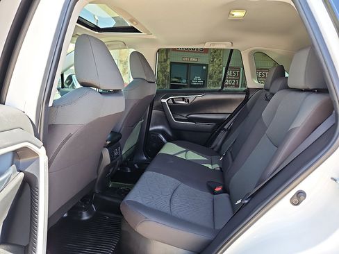 Used 2024 Toyota RAV4 XLE w/ Convenience Package image 9