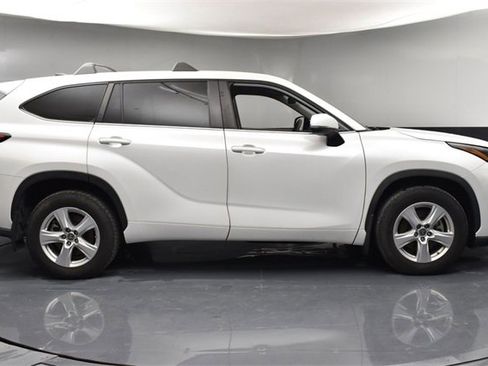 Used 2023 Toyota Highlander L image 8
