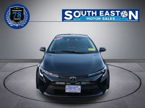 Used 2023 Toyota Corolla LE image 3