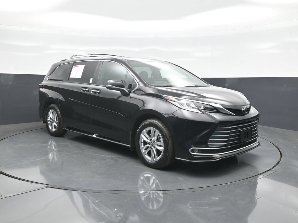 Used 2026 Toyota Sienna Limited AWD/4WD image 1