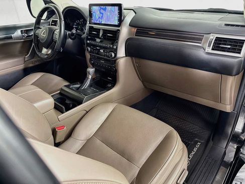 Certified 2022 Lexus GX 460 Luxury w/ Off Road Package AWD/4WD image 30