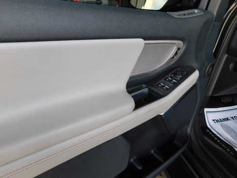 New 2025 Ford Expedition Active image 10