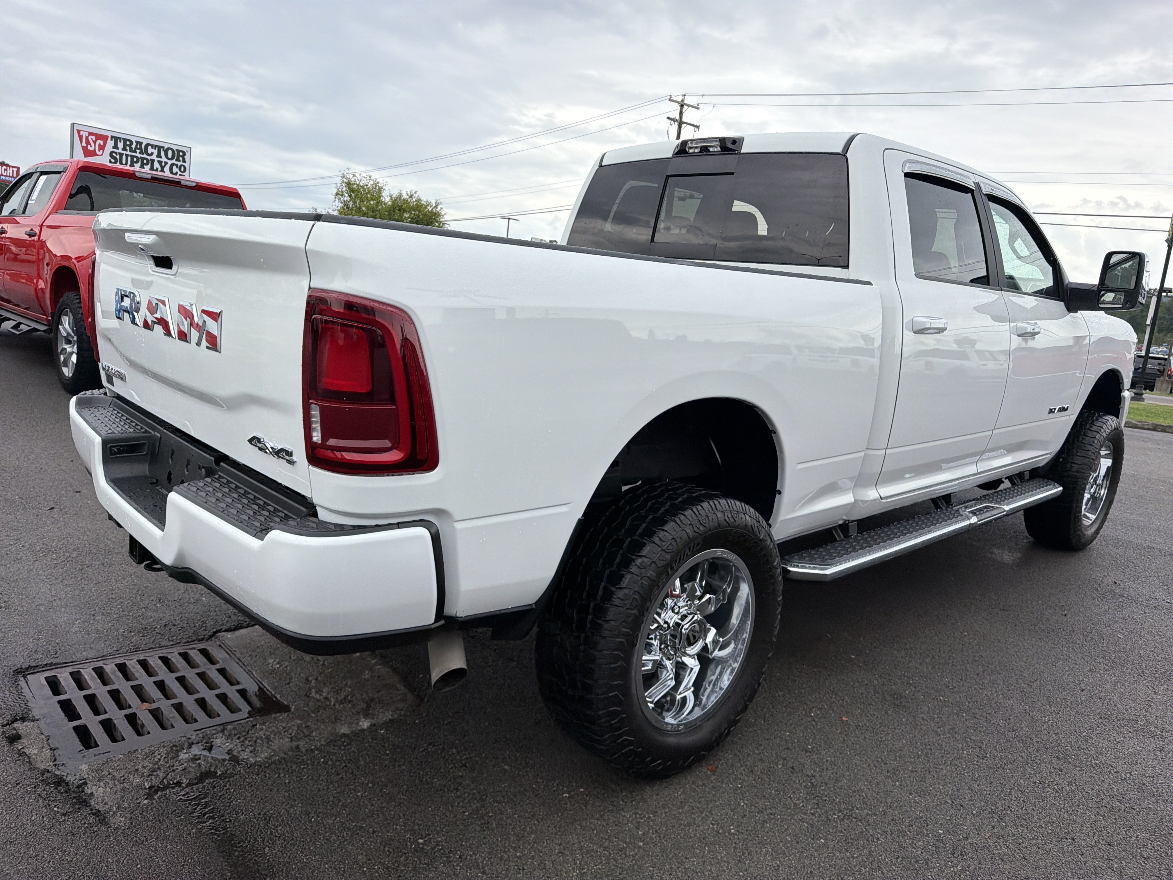 Used 2026 RAM 2500 Laramie AWD/4WD image 7