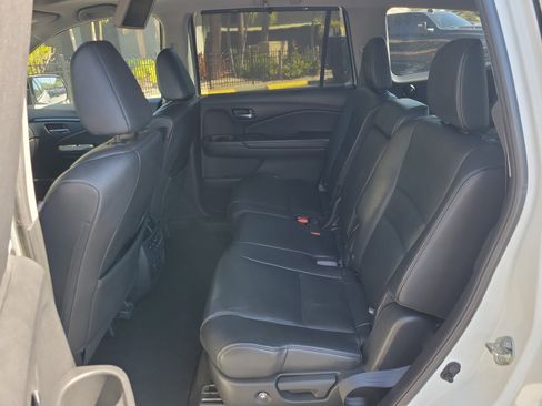 Used 2019 Honda Pilot Touring image 17