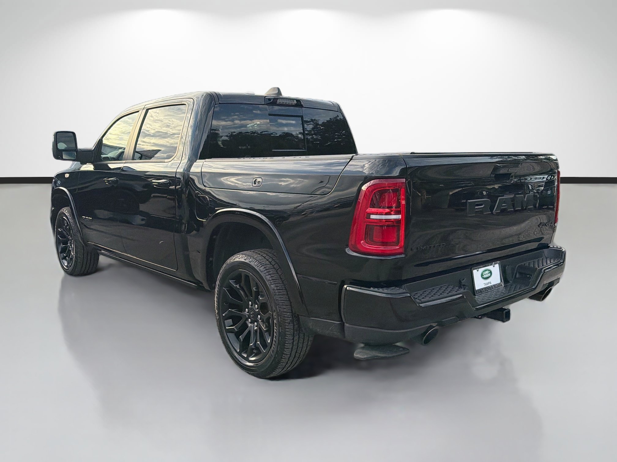 Used 2025 RAM 1500 Limited AWD/4WD image 3