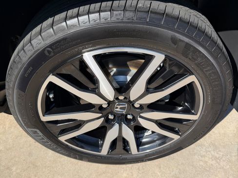 Used 2020 Honda Pilot Touring image 9