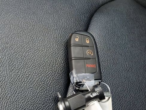 Used 2025 Jeep Compass Limited AWD/4WD image 29