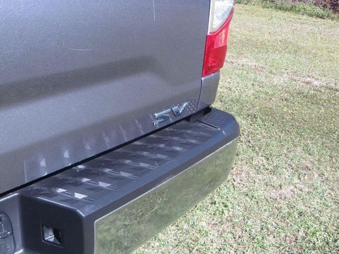 Used 2017 Nissan Titan SV RWD image 9