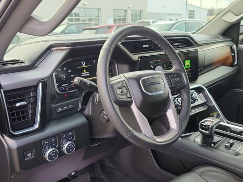 Used 2024 GMC Sierra 1500 Denali w/ Technology Package AWD/4WD image 18
