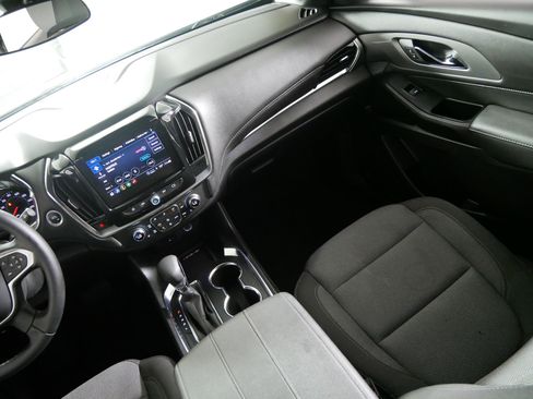 Used 2023 Chevrolet Traverse LT FWD image 11