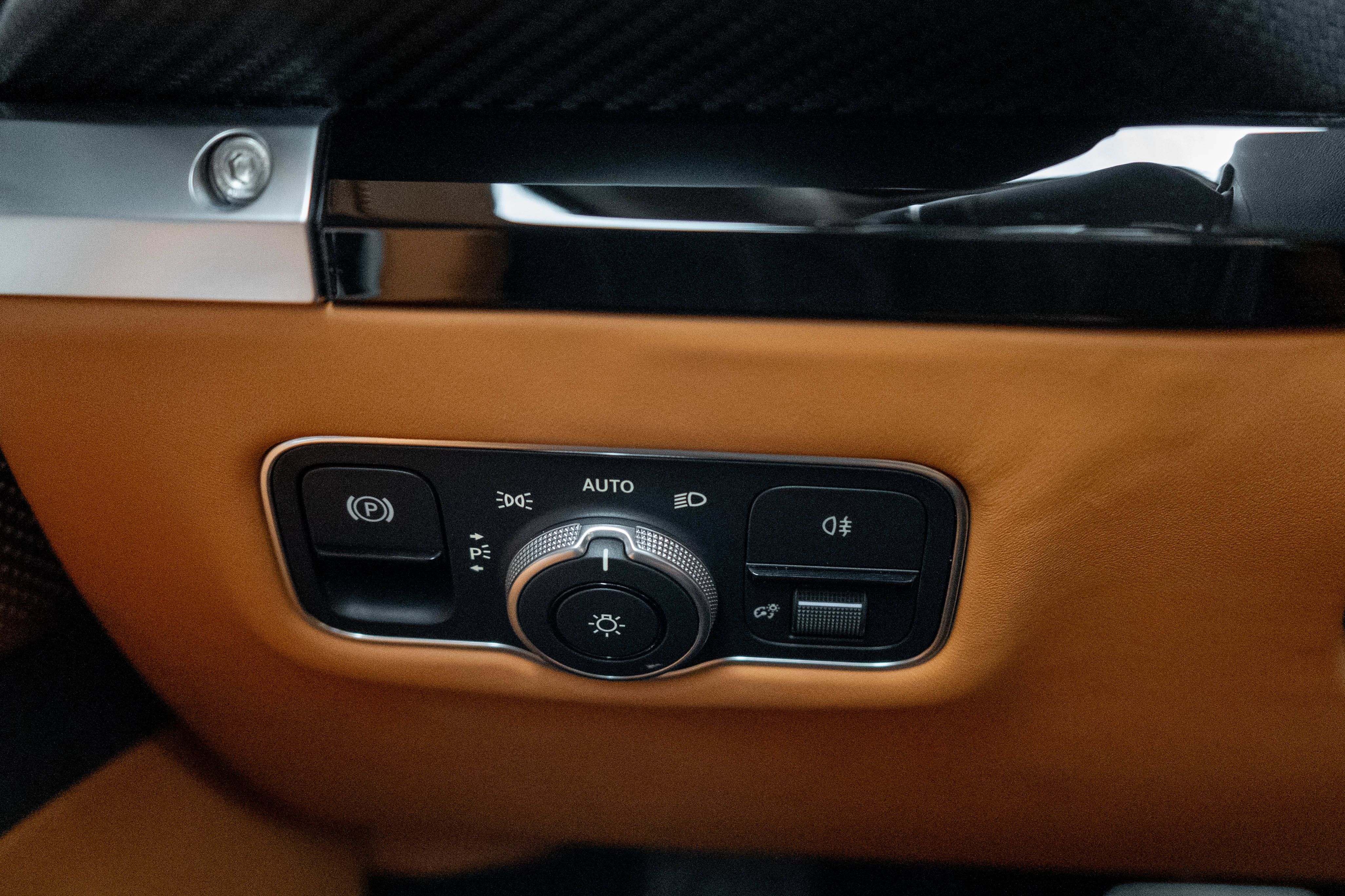Used 2025 Aston Martin V8 Vantage Coupe RWD image 15