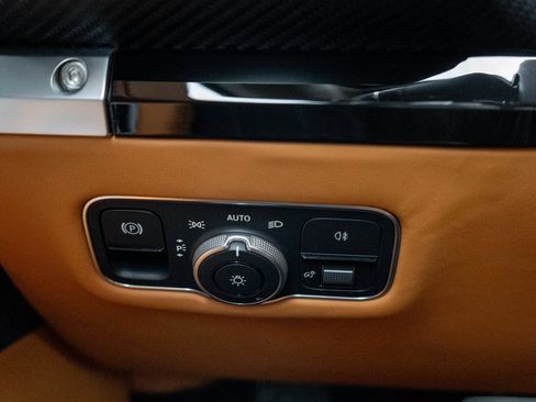 Used 2025 Aston Martin V8 Vantage Coupe image 15