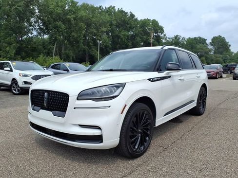 Used 2023 Lincoln Aviator Reserve w/ Jet Package AWD/4WD image 3