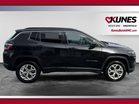 Used 2024 Jeep Compass Latitude AWD/4WD image 12