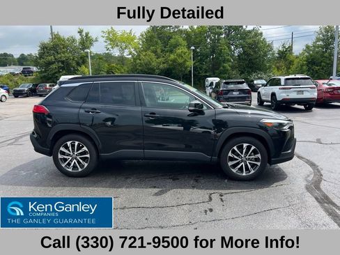 Used 2023 Toyota Corolla Cross XLE w/ Convenience Package FWD image 7