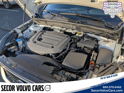 Used 2024 Volvo XC40 B5 Core image 28