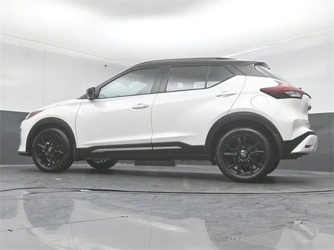 Used 2023 Nissan Kicks SR image 39
