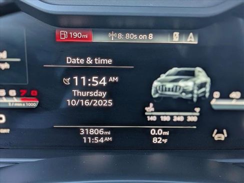 Used 2023 Audi Q8 Premium image 11