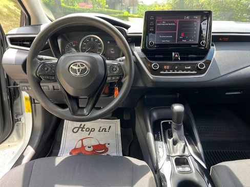 Used 2021 Toyota Corolla LE FWD image 19