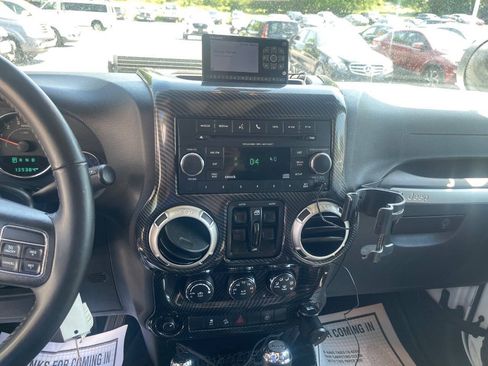 Used 2017 Jeep Wrangler Unlimited Sahara w/ Dual Top Group AWD/4WD image 22