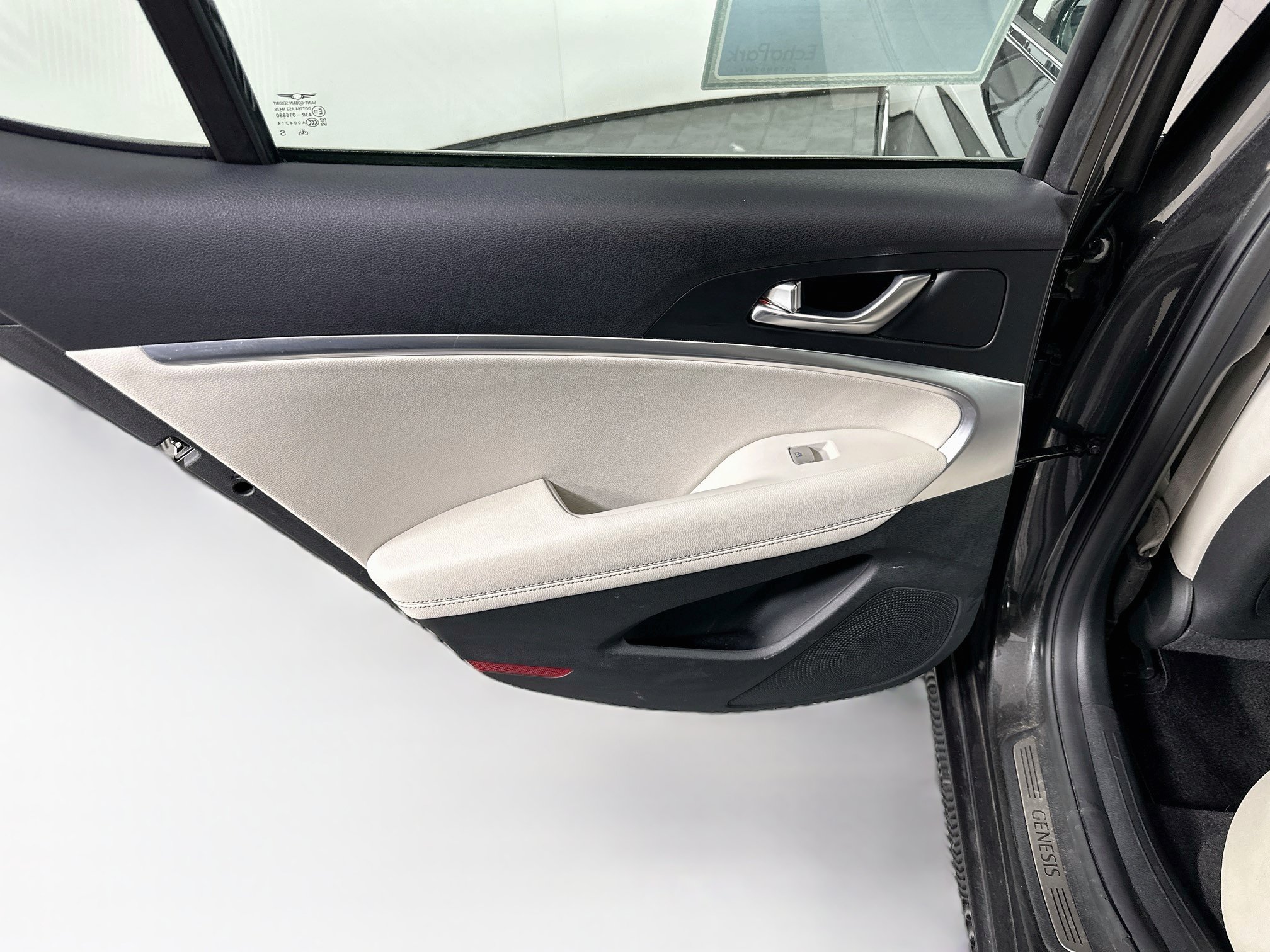 Used 2025 Genesis G70 2.5T RWD image 26