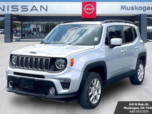 Used 2020 Jeep Renegade Latitude w/ LED Lighting Group AWD/4WD image 3