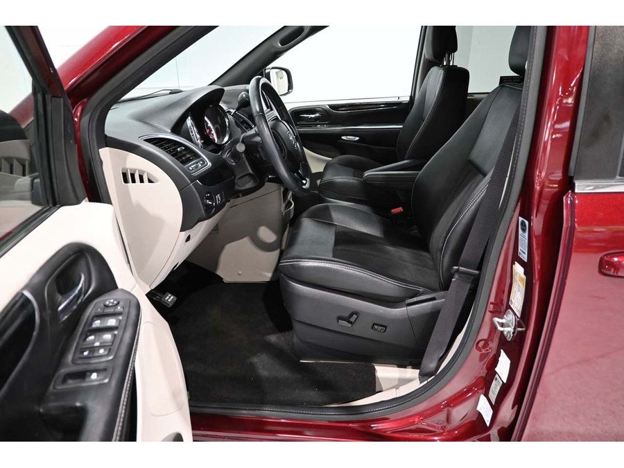 Used 2019 Dodge Grand Caravan SXT FWD image 13