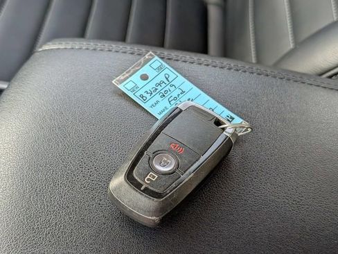 Used 2019 Ford Edge SE image 32