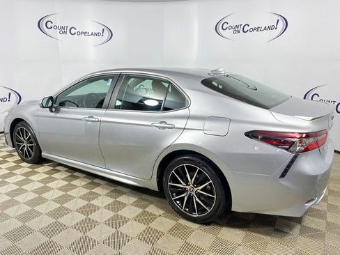 Used 2023 Toyota Camry SE image 4